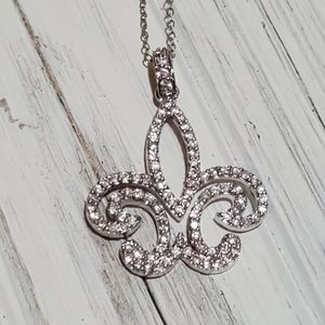 Elegant Silver Fleur-de-Lis Pendant Necklace